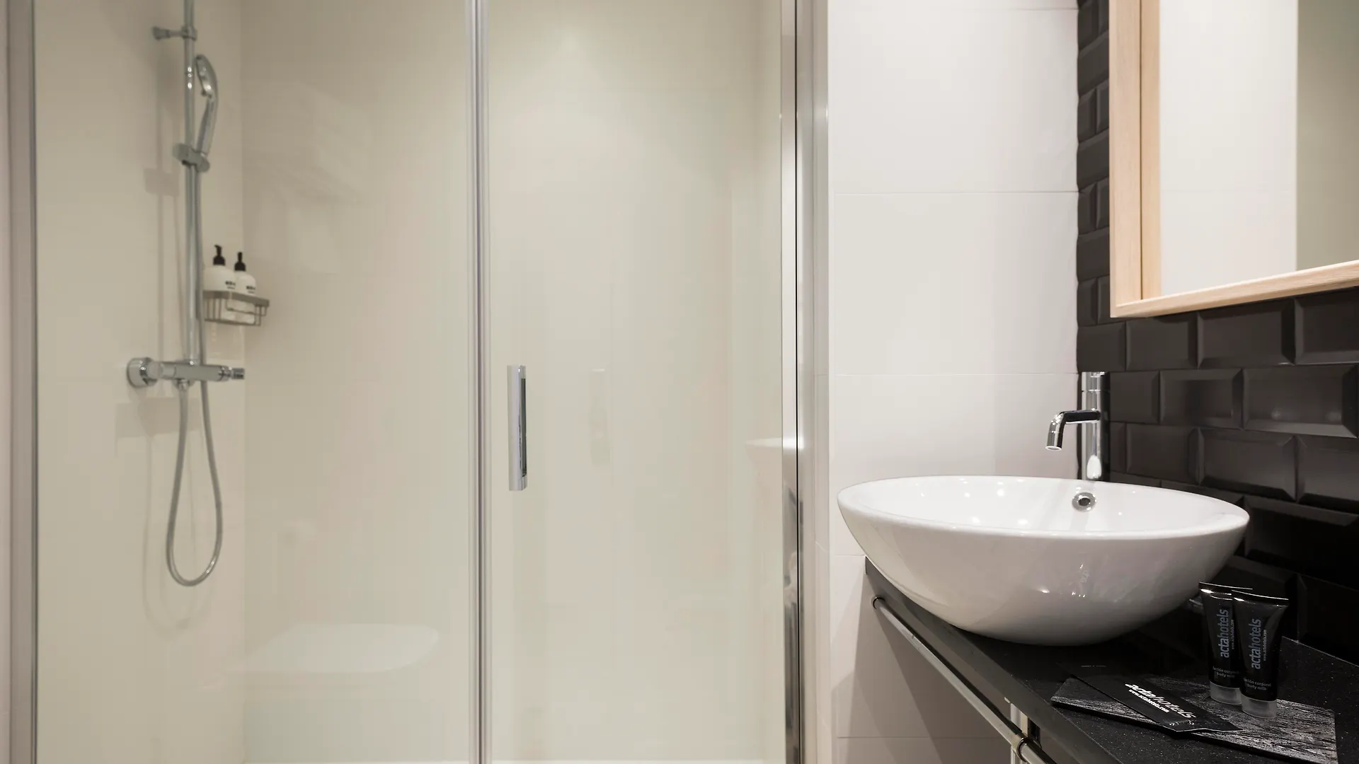 Acta Bcn 40 Hotel Barcelona