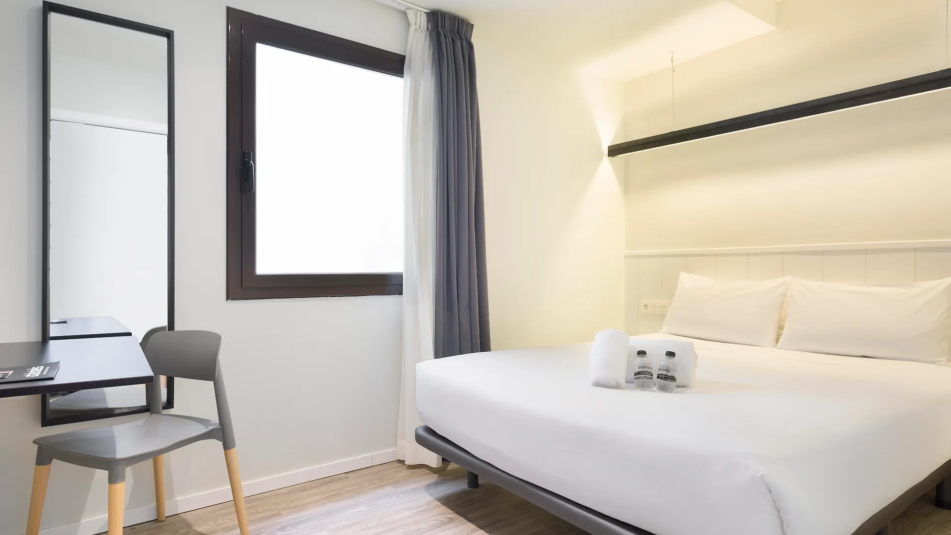 Acta Bcn 40 Hotel Barcelona