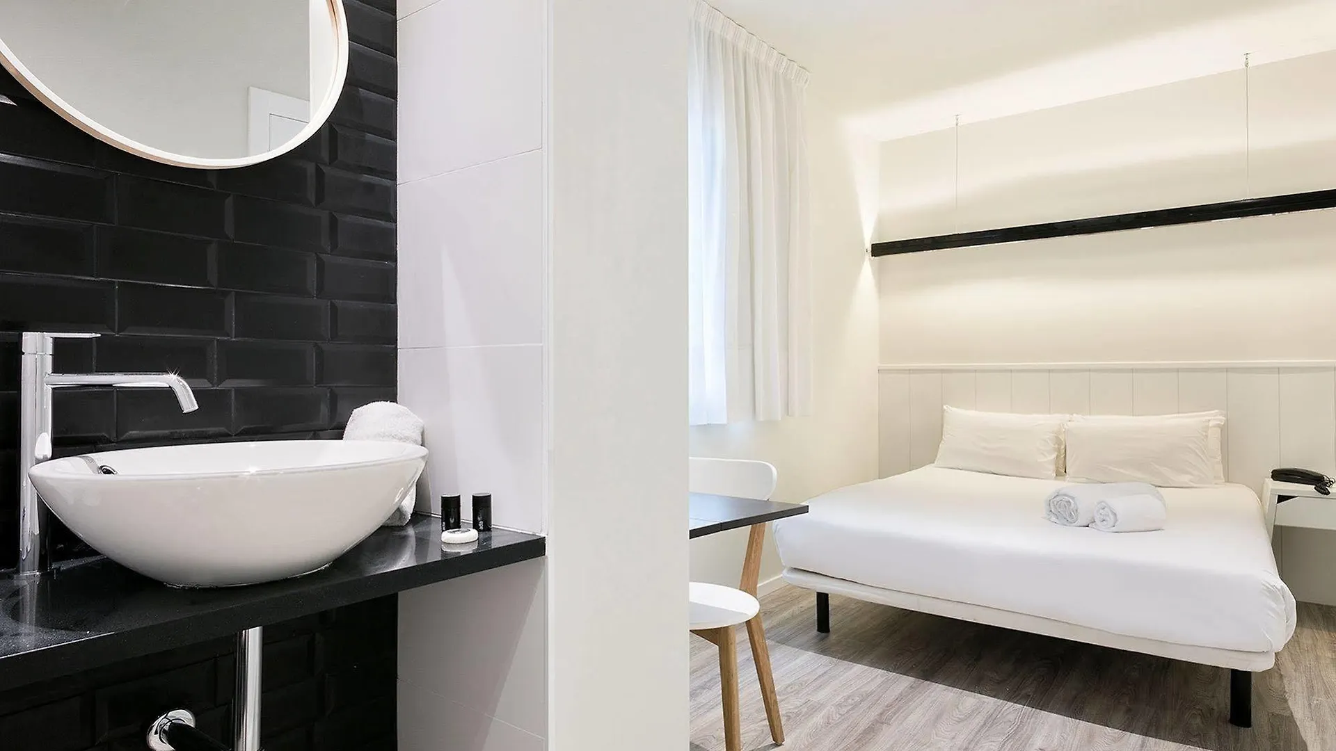 Acta Bcn 40 Hotel Barcelona