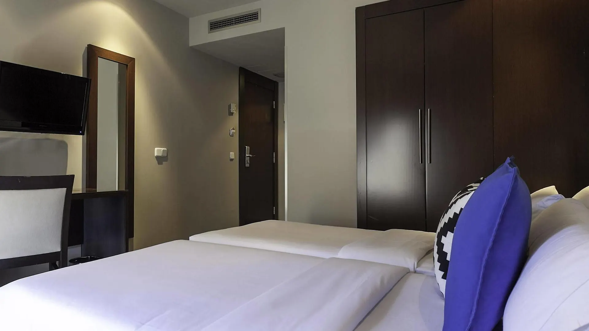 Acta Bcn 40 Hotel Barcelona