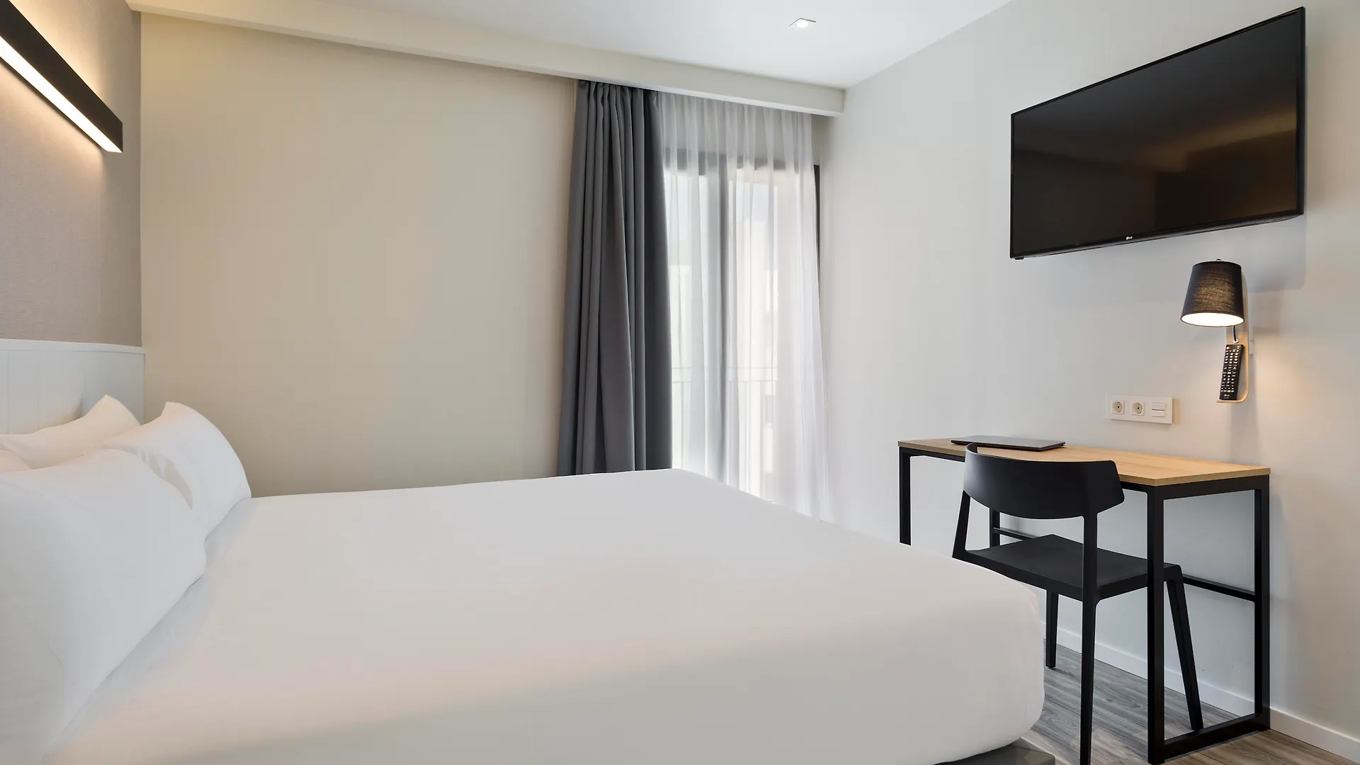**  Hotel Acta Bcn 40 Barcelona Španělsko